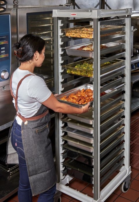 Wózek Camshelving do transportu pojemników, 18 × GN 1/1, Cambro, 730x438x(H)171mm